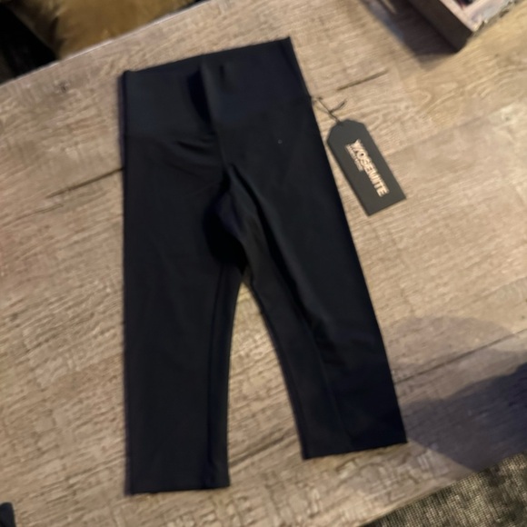 James Perse Yosemite High Rise Crop Leggings. - Picture 4 of 7